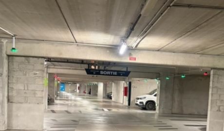 Guidage à la place au Parking